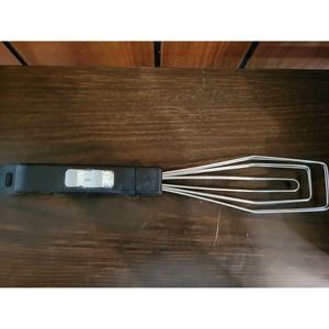 Black Handle Flipper/Tongs for Fish, Deep Frying - Locks